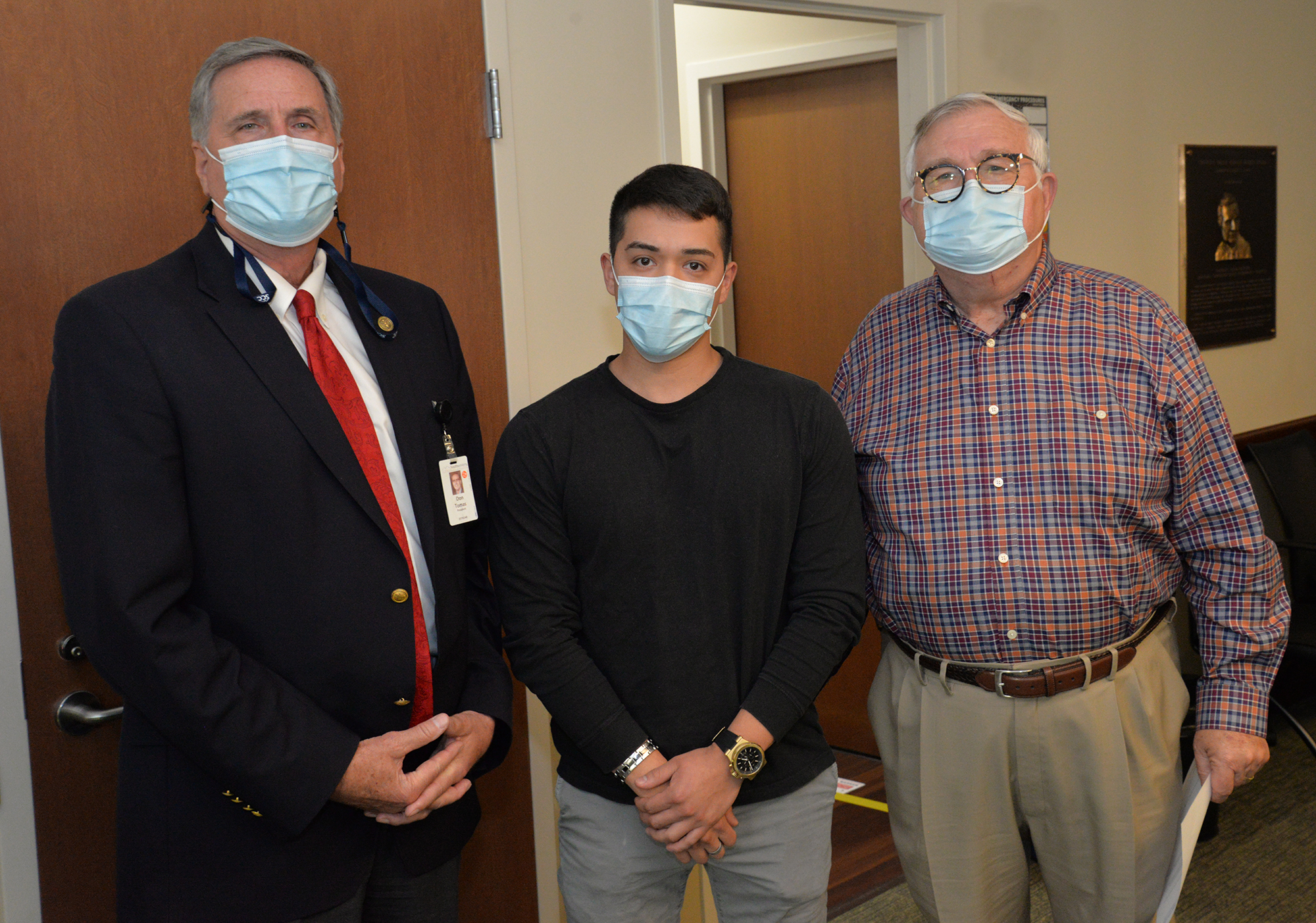 Heber Najera stands between SCC President, Dr. Don Tomas, and Vance Davidson of SCC's Board of Trustees