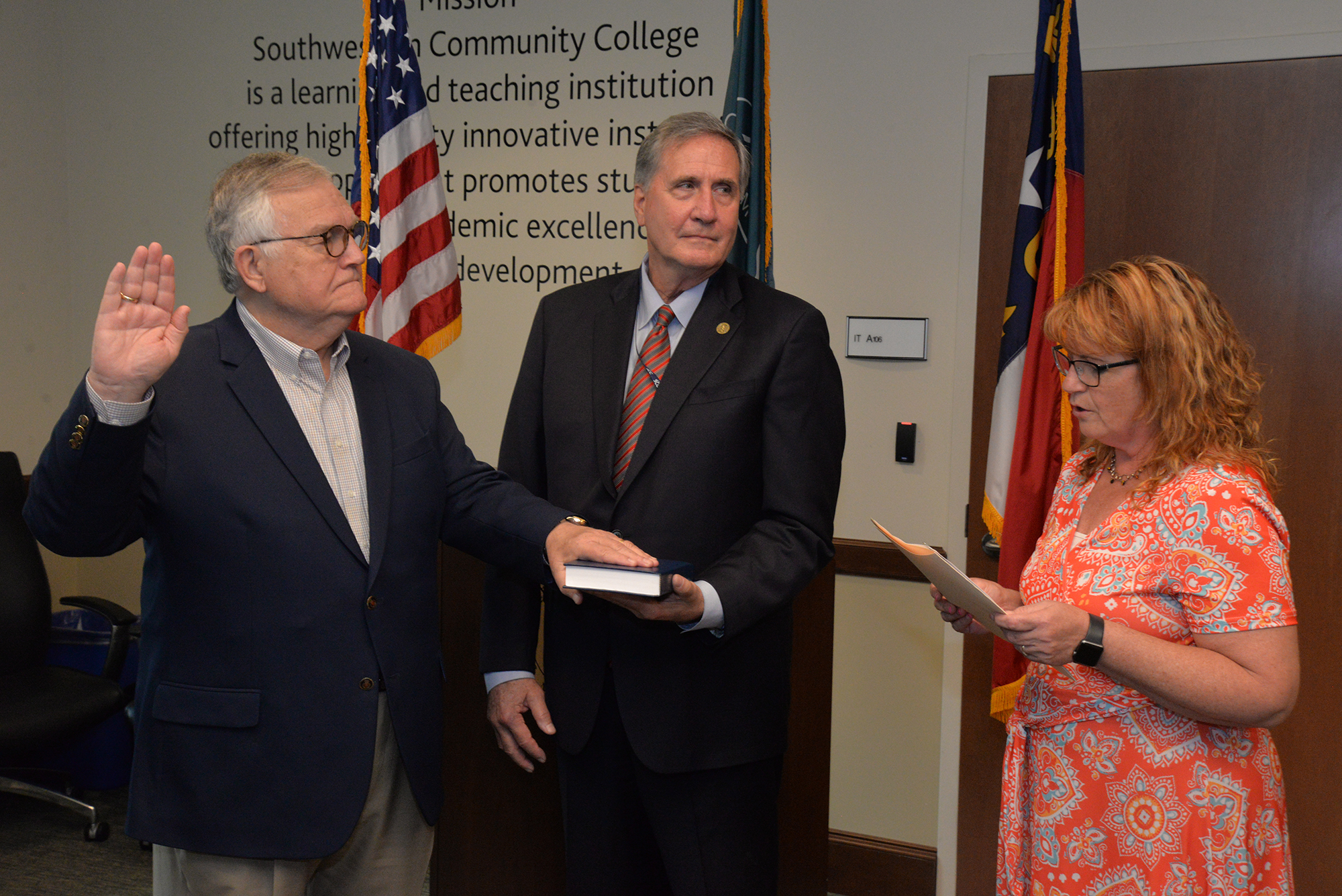 Vance Davidson raises one hand and is sworn in by a court official