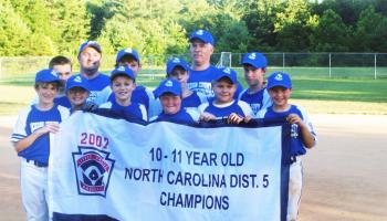 Youth league baseball team group photo
