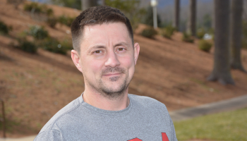 Danny Simmons in a grey shirt with red writing saying USA on it