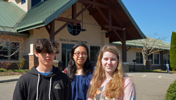 Students stand outside SCC's Macon Campus