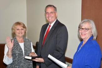 Photo of Elizabeth "Libby" Knight, Dr Don Tomas and Ann Melton